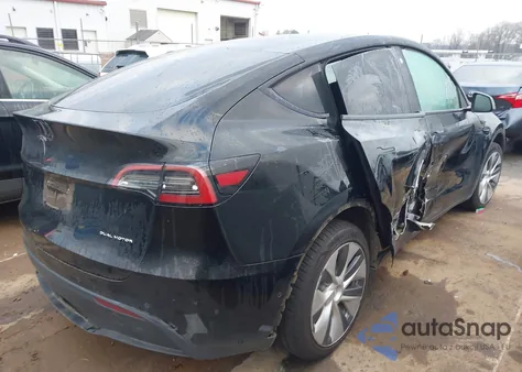 2022 Tesla Model Y Long Range Dual Motor All-Wheel Drive z USA, uszkodzony, nr VIN 7SAYGAEE0NF573937